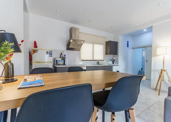 Fanta Sea Апартаменти Ларнака